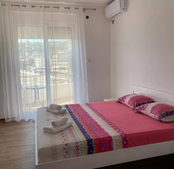 پانسیون Seafront Apartments
