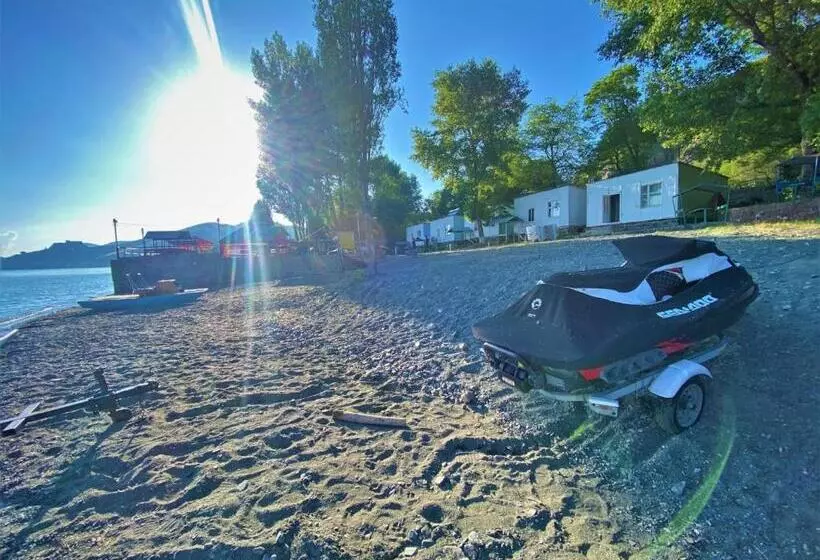 Retkeilymaja Ishkhan Resort/beach