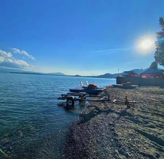 Retkeilymaja Ishkhan Resort/beach