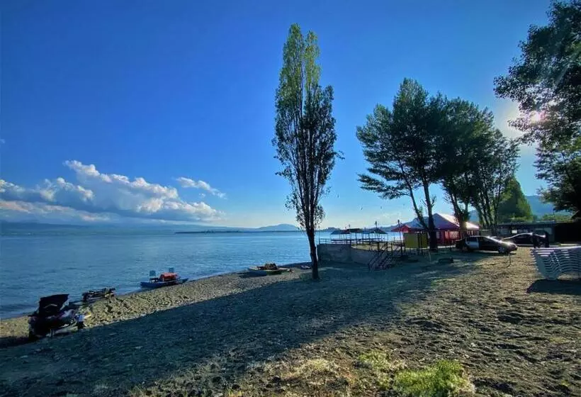 Retkeilymaja Ishkhan Resort/beach