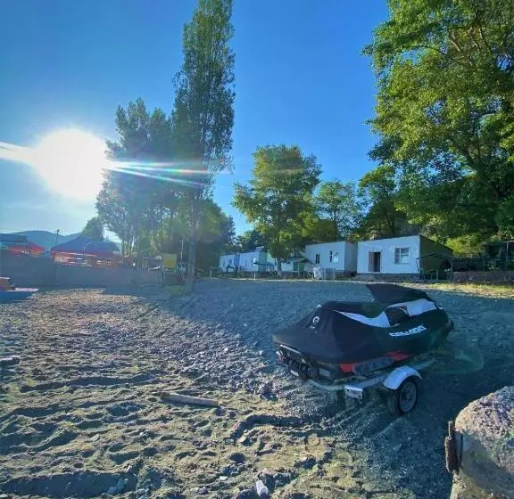 Retkeilymaja Ishkhan Resort/beach