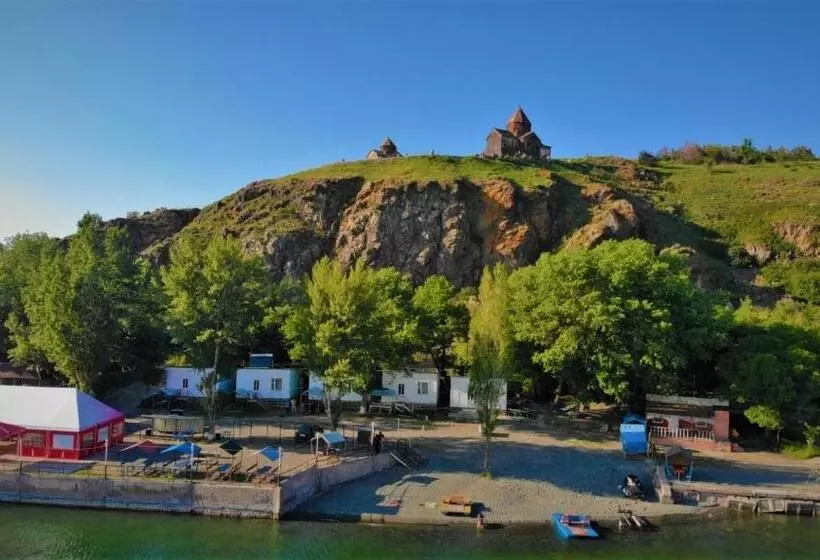 Retkeilymaja Ishkhan Resort/beach