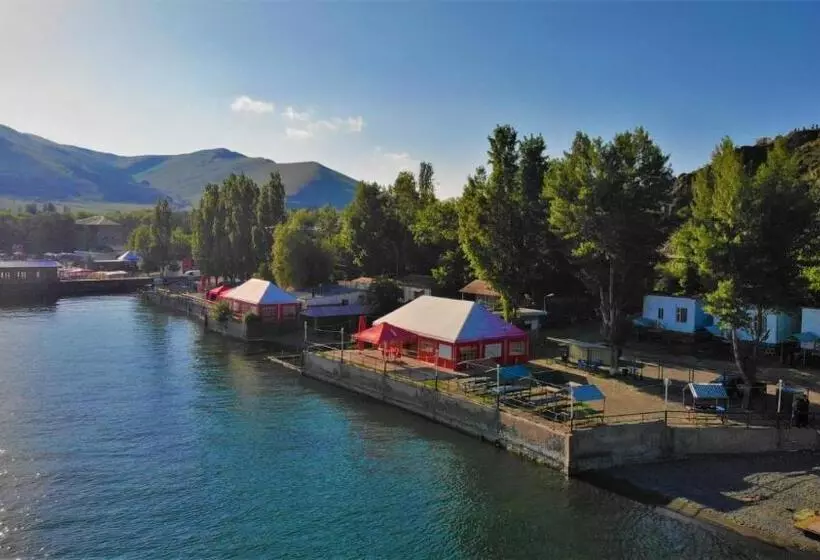 Retkeilymaja Ishkhan Resort/beach