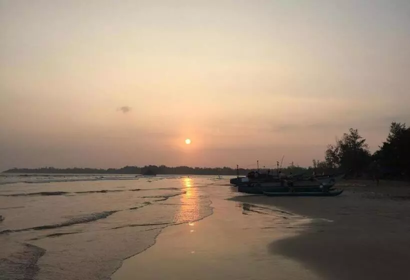 Beach Break Surf Hostel