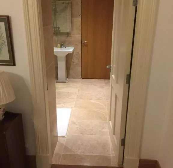 Aamiaismajoitus (B&B) Brackfield House Deal 49