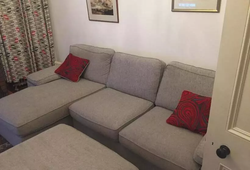 Aamiaismajoitus (B&B) Brackfield House Deal 49