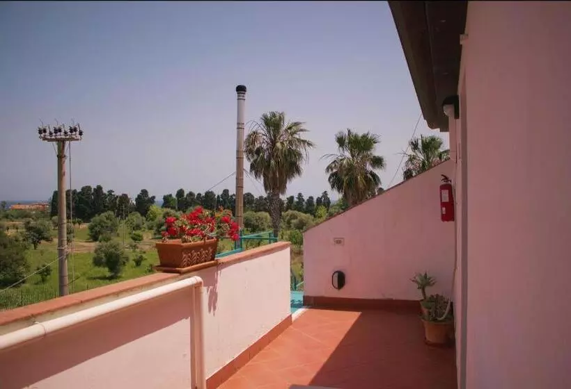 ベッドアンドブレックファースト La Trinacria