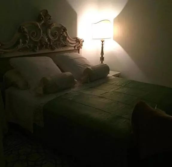 Aamiaismajoitus (B&B) Locus Amoenus Luxury Rooms