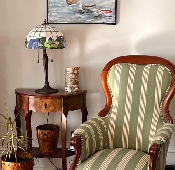 Bed and Breakfast Runaway Bay Guest House