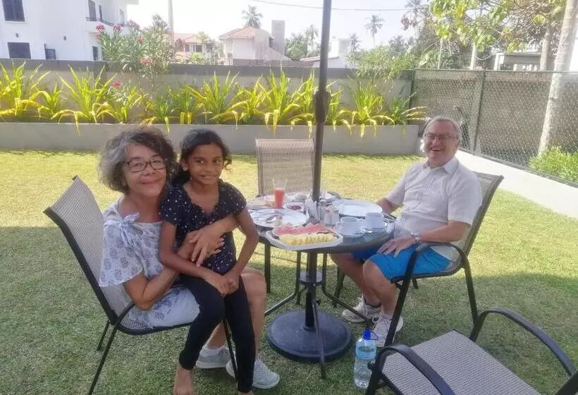ホテル Amadel Negombo