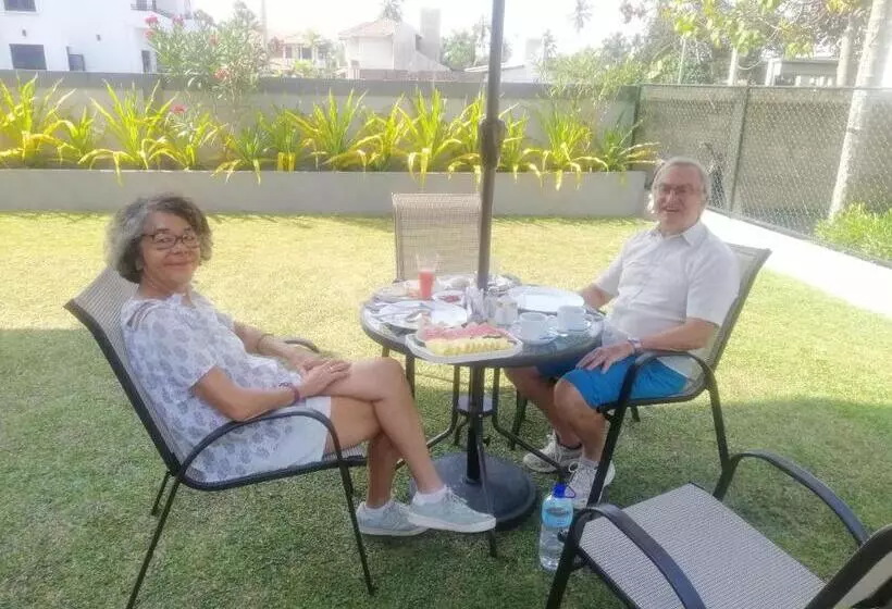 ホテル Amadel Negombo