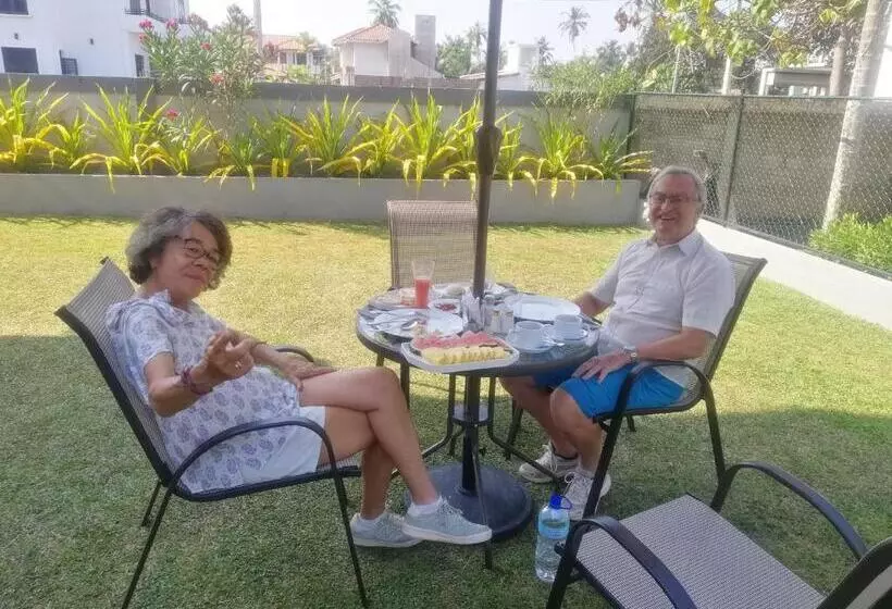 ホテル Amadel Negombo