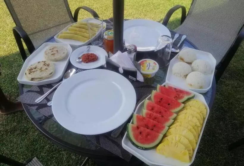 ホテル Amadel Negombo