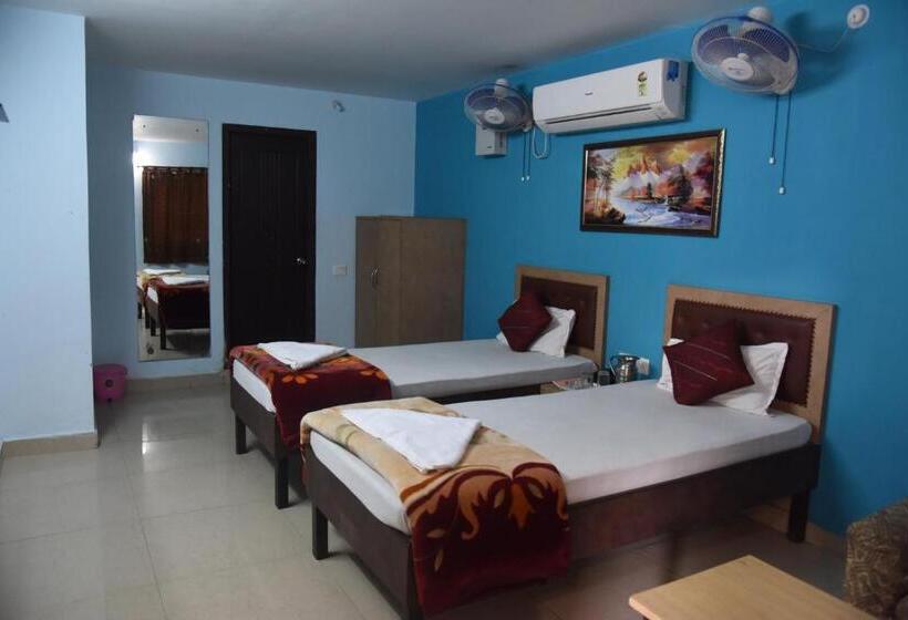 בית מלון כפרי Natraj