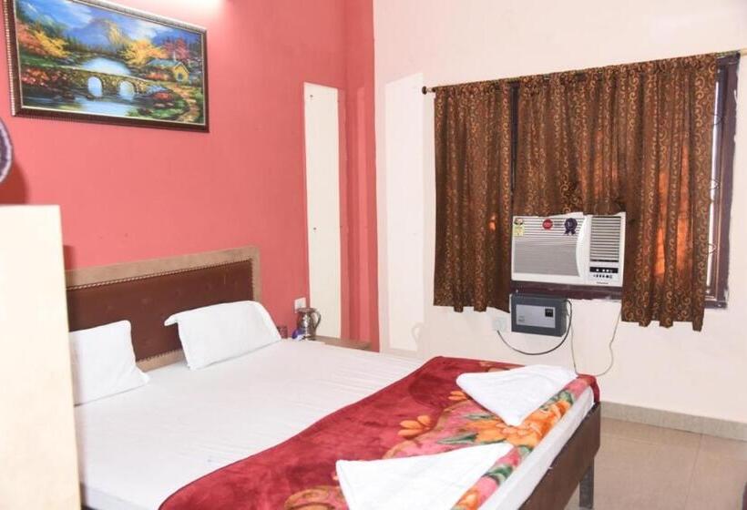 בית מלון כפרי Natraj