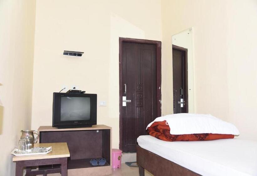 בית מלון כפרי Natraj