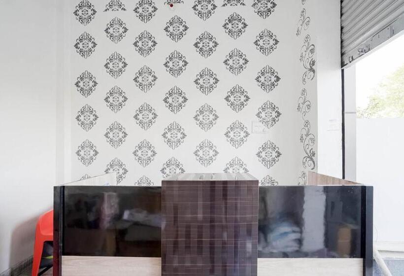 ホテル Spot On Trishan Rooms