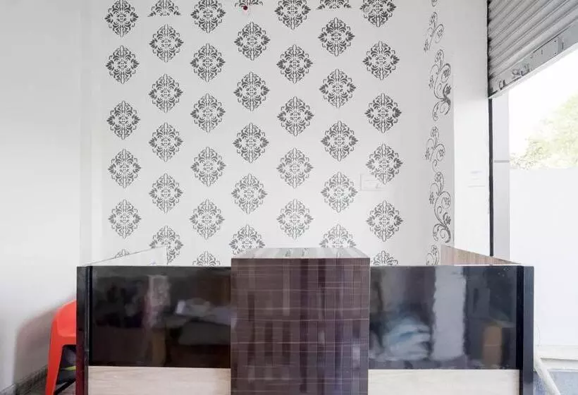 ホテル Spot On Trishan Rooms