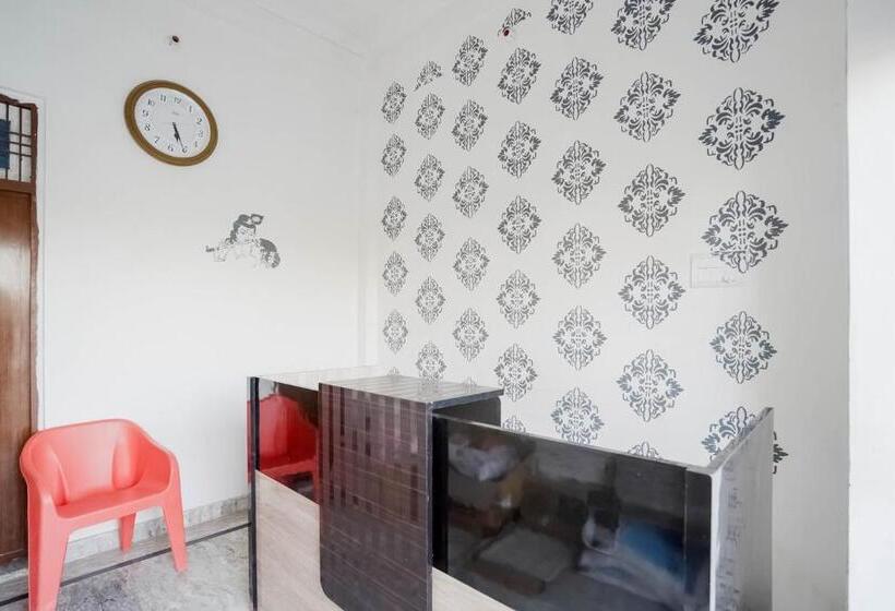 ホテル Spot On Trishan Rooms