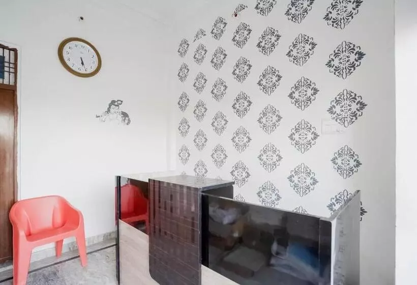ホテル Spot On Trishan Rooms