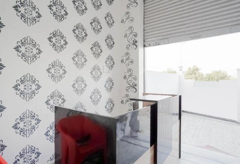 ホテル Spot On Trishan Rooms