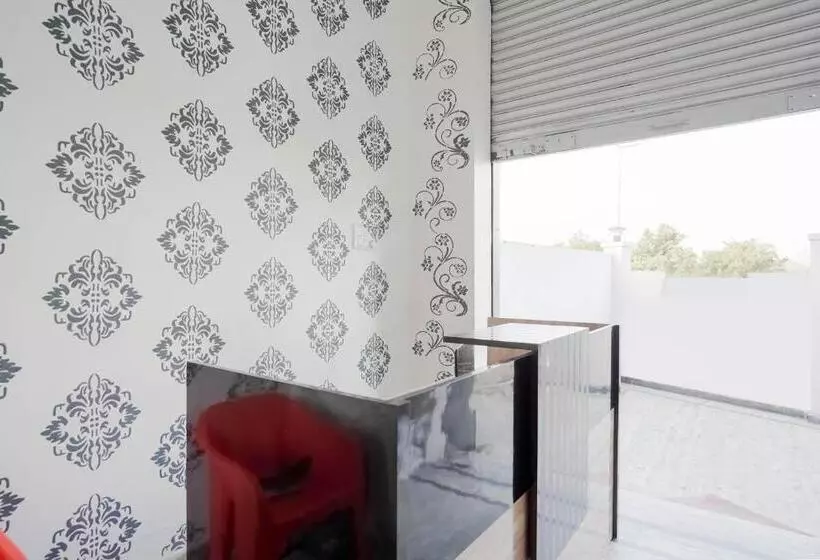 ホテル Spot On Trishan Rooms