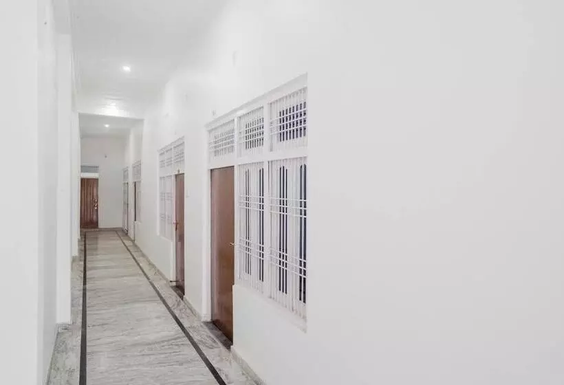 ホテル Spot On Trishan Rooms