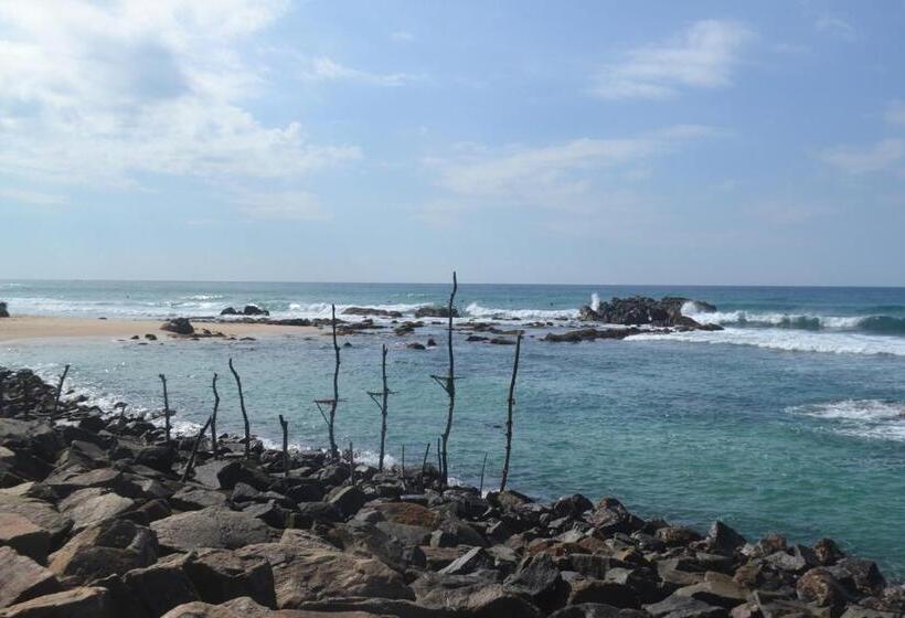 Pensió Chandima Beach Waver