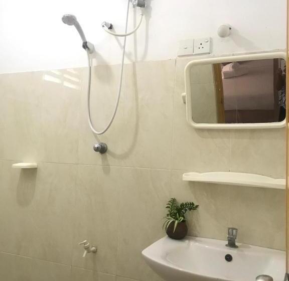 Pensió Chandima Beach Waver