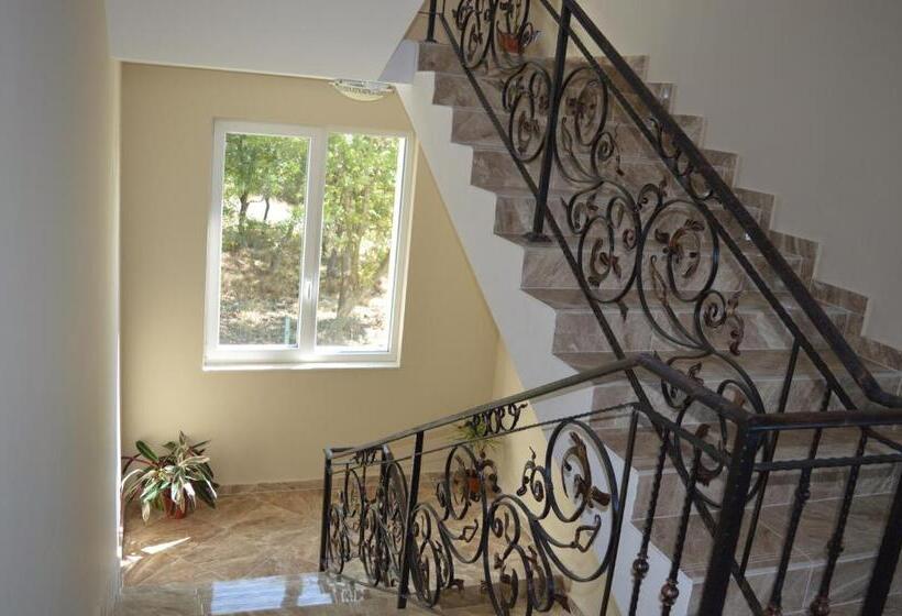 פנסיון Eco Complex Miramar