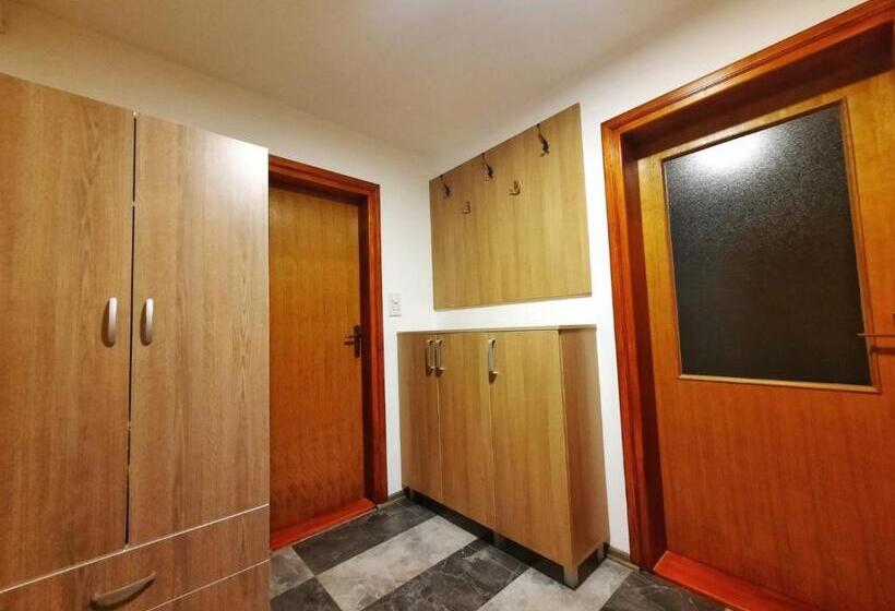 پانسیون Studio V