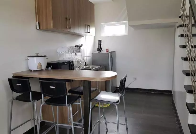 ペンション Tagaytay Guest House