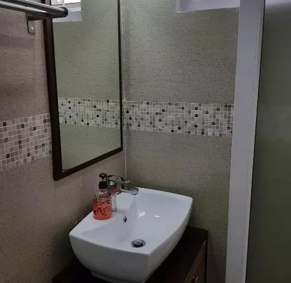 ペンション Tagaytay Guest House