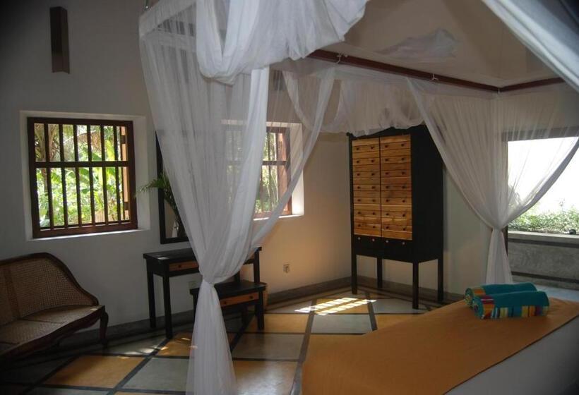 ペンション The Saffron House