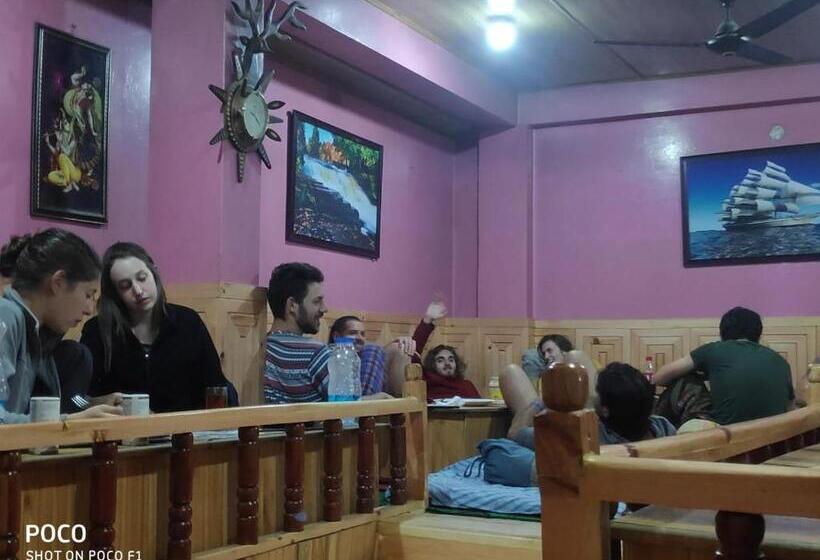 פנסיון Third Eye Tosh