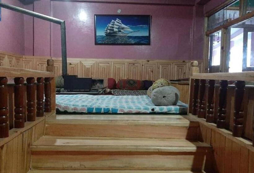 פנסיון Third Eye Tosh