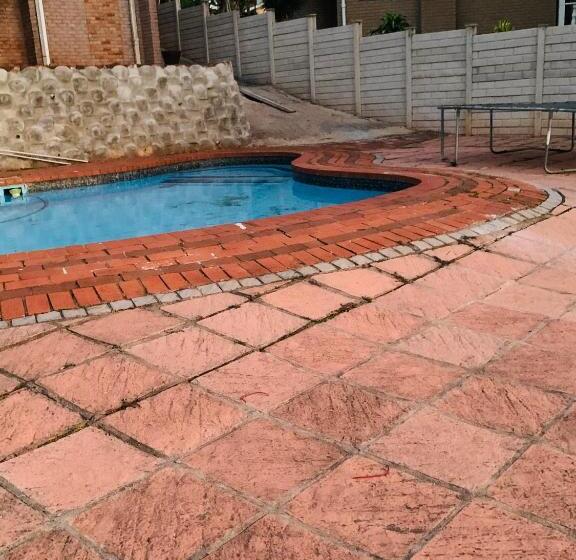 منتجع Edladleni Holiday Accomodation