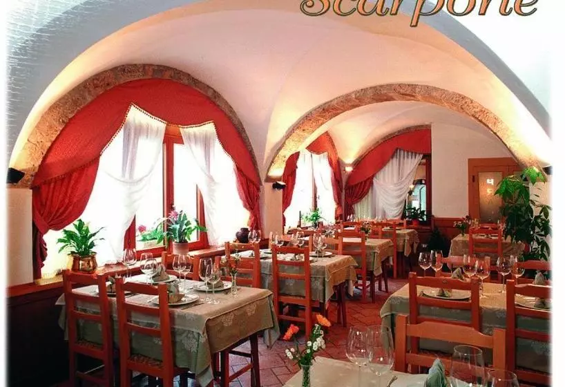Hotelli Albergo Scarpone