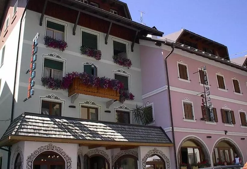 Hotelli Albergo Scarpone