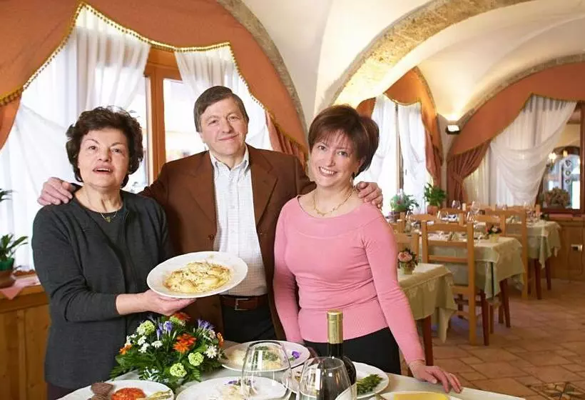 Hotelli Albergo Scarpone