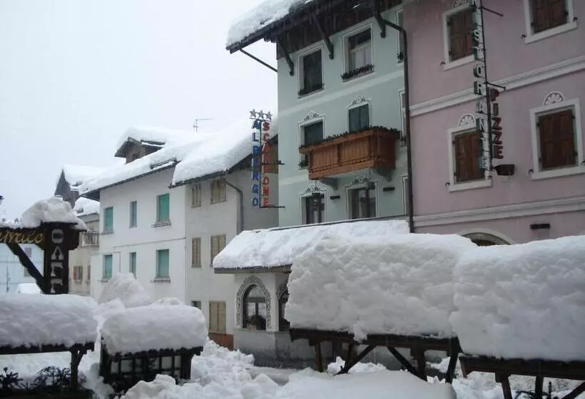 Hotelli Albergo Scarpone
