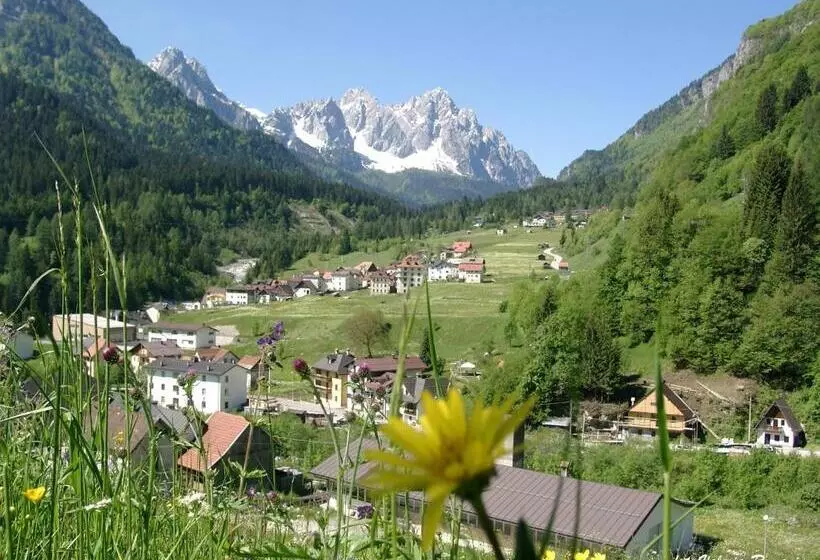 Hotelli Albergo Scarpone