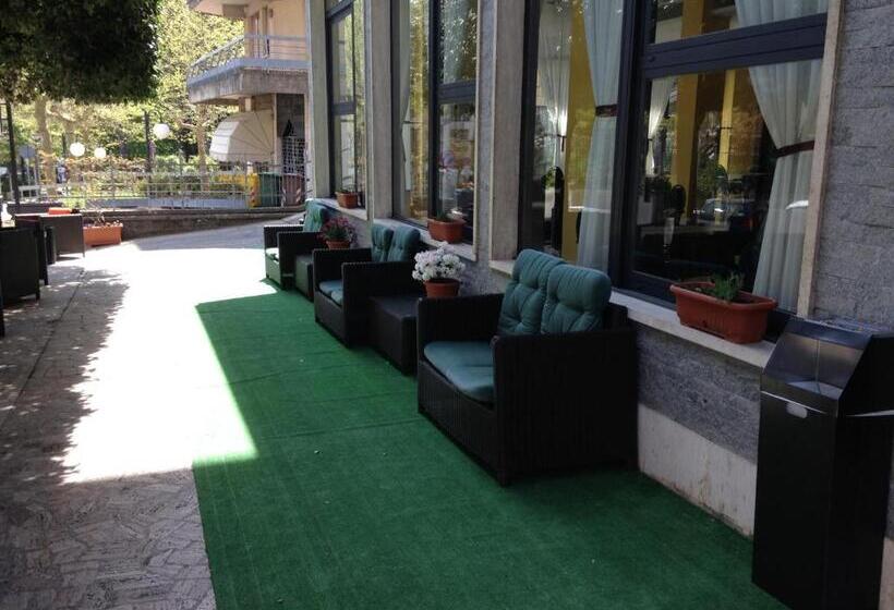 Отель Mediterraneo