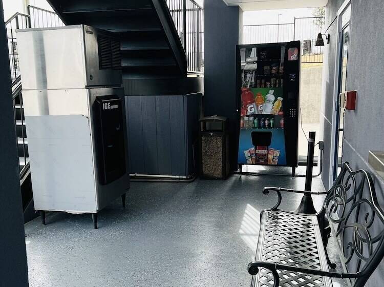 مُتل High Five Inn