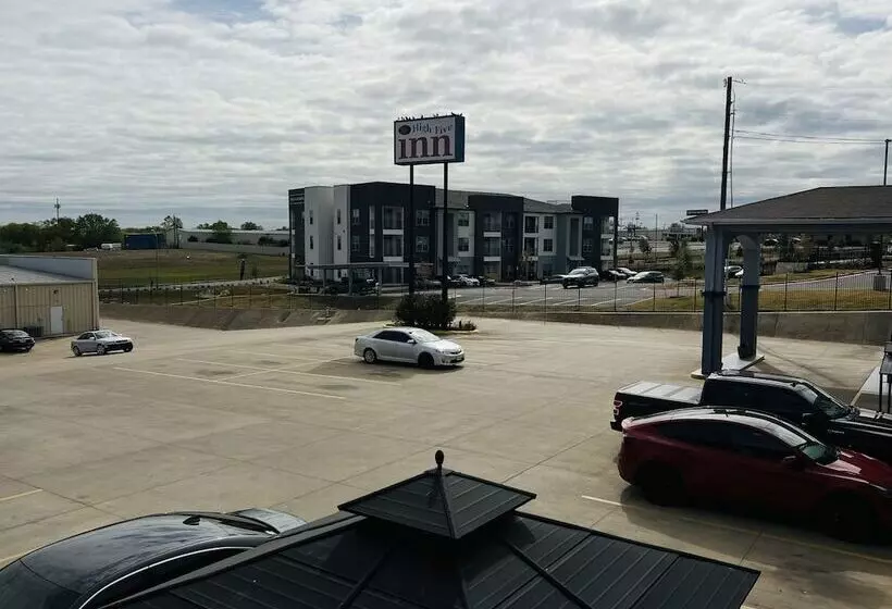 Motelli High Five Inn