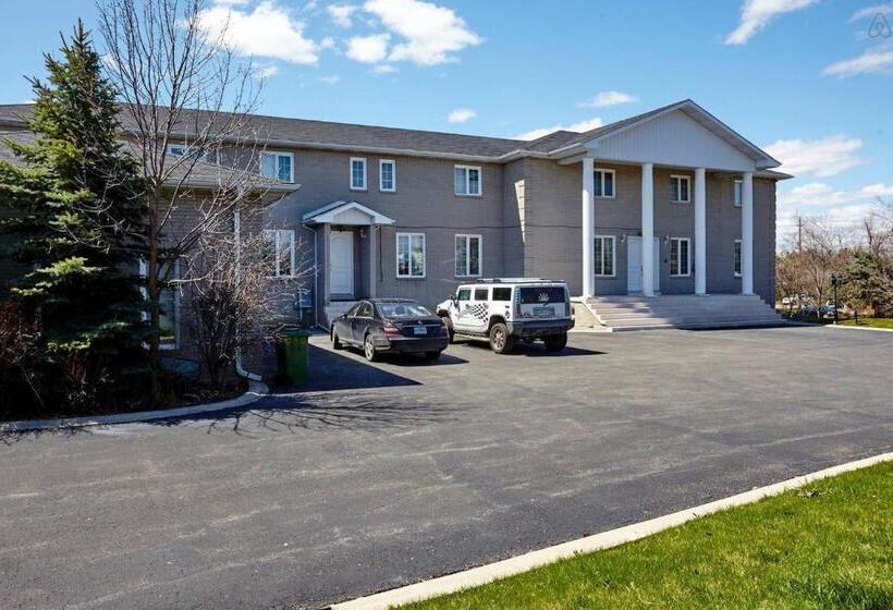 Pensió White House Canada