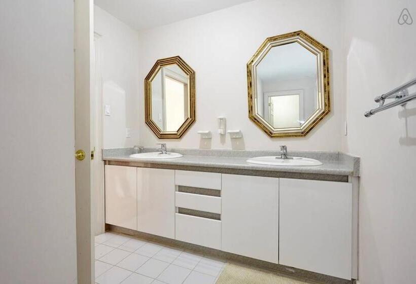 Pensió White House Canada