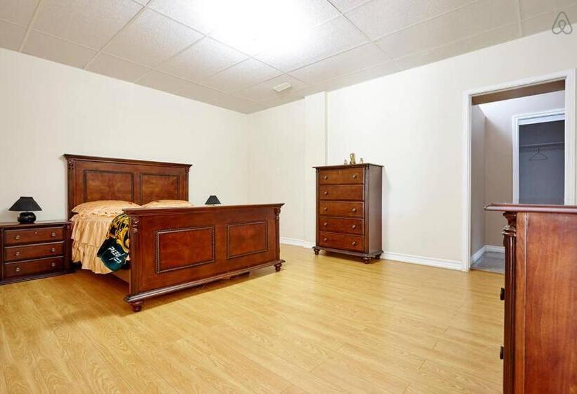 Pensió White House Canada