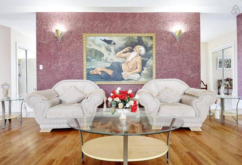 Pensió White House Canada