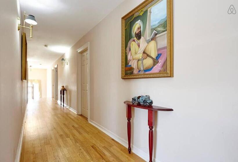 Pensió White House Canada